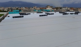 Συνεχίζονται οι επισκευές στο Κλειστό Γυμναστήριο Μεσσήνης με εργασίες μόνωσης της οροφής του