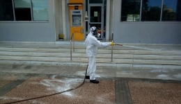 Απολύμανση σε ανοιχτούς και κοινόχρηστους εξωτερικούς χώρους σε όλη τη Μεσσήνη.