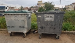 Oδηγίες προς τους δημότες για την εναπόθεση των απορριμάτων στους κάδους.