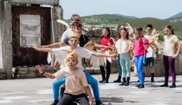 Με 8 δημοτικά σχολεία που συμμετείχαν στη δράση «Σχολεία εν δράσει - 3ο Φεστιβάλ μικρών», ολοκληρώθηκε σήμερα το 12ο Διεθνές Νεανικό Φεστιβάλ Αρχαίου Δράματος