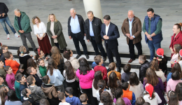 Οι μαθητές του 2ου Δημοτικού Σχολείου Μεσσήνης είπαν τα κάλαντα στον Δήμαρχο