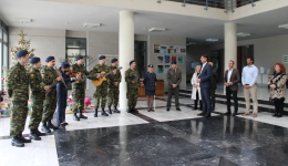 Τα  Χριστουγεννιάτικα κάλαντα έψαλλαν στον Δήμαρχο Μεσσήνης στρατιώτες του 9ου Συντάγματος Πεζικού