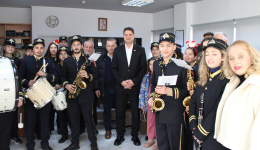 Τα κάλαντα της Πρωτοχρονιάς είπαν στον Δήμαρχο τα μέλη της Δημοτικής Φιλαρμονικής